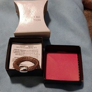 #AVON Pinnacle Mesh Ring Goldtone  with Silvertone Circle Size 6.